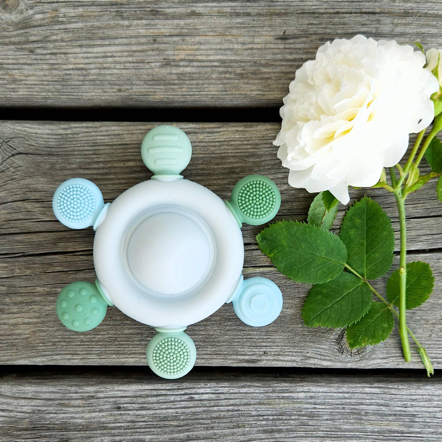 Biteleke med rangle - grønn