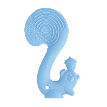 Light blue silicone squirrel-shaped teething toy with ridged back and acorn detail tåler oppvaskmaskin