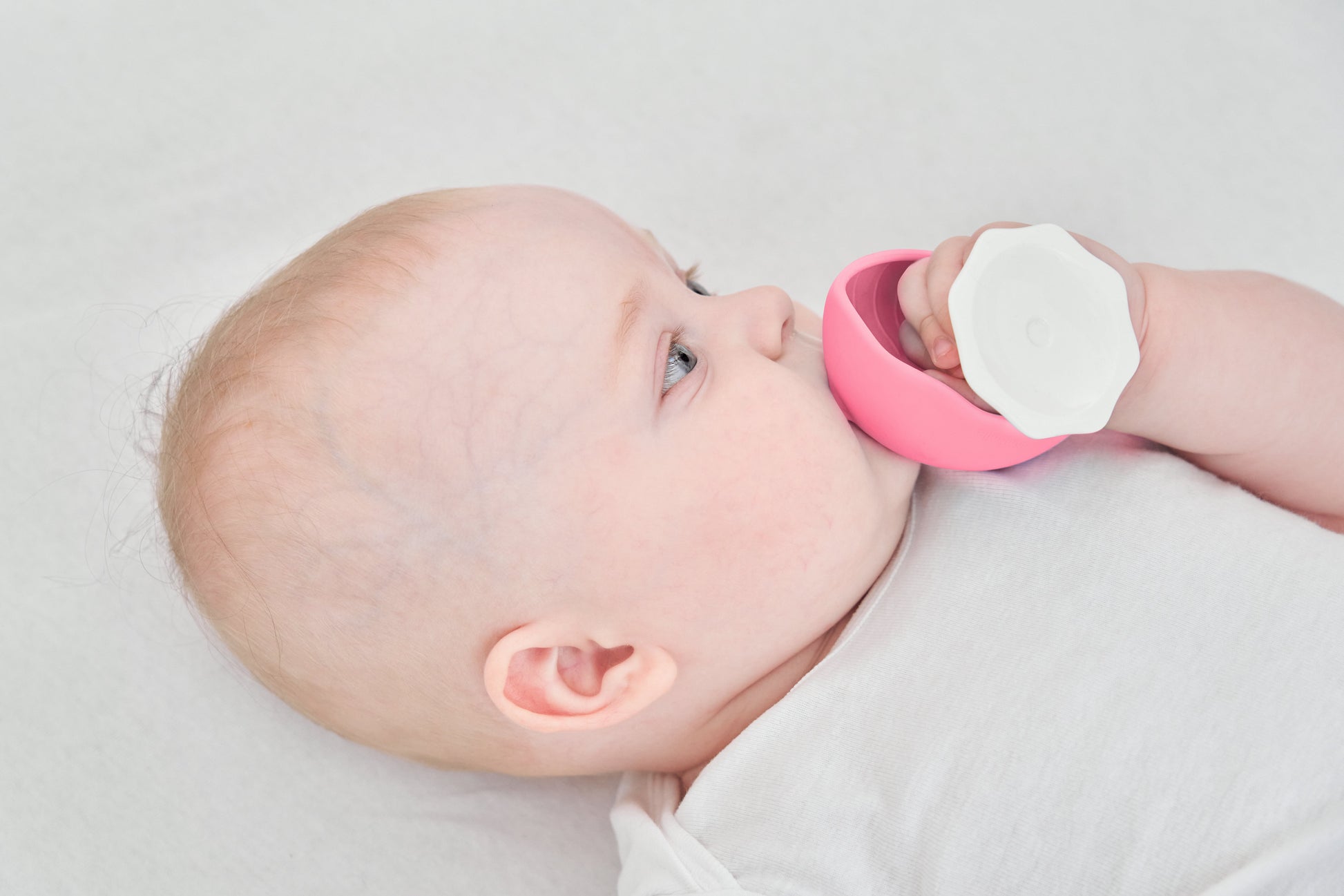 Rosa silikon babyteether sopp rosa med hvit oktagonal teksturert gripe tåler oppvaskmaskin