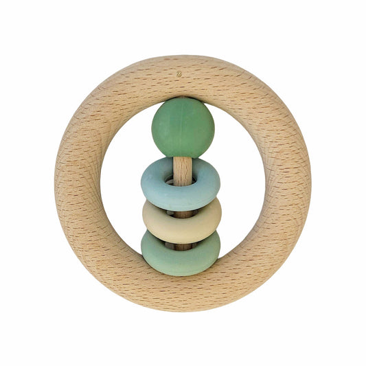 A natural wood baby rattle ringrangle grønn with light green sphere and pastel rings on a central stick