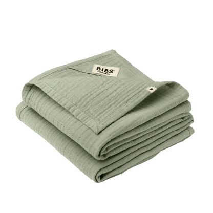 Soft sage green bibs musselinkluter 70x70 2pk in muslin with subtle textured weave and neatly folded edges multifunksjonell babyklut