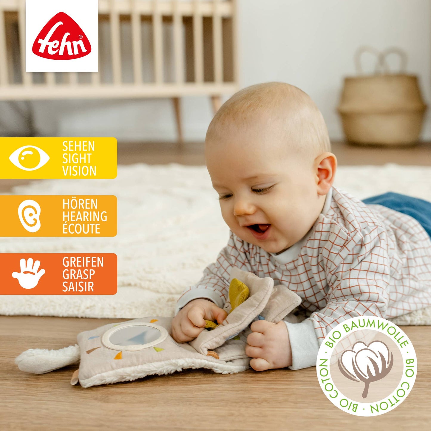 Myk beige plastfri knitrebok aktivitetsbok med speil og fargerike detaljer i økologisk bomull fra fehn natur