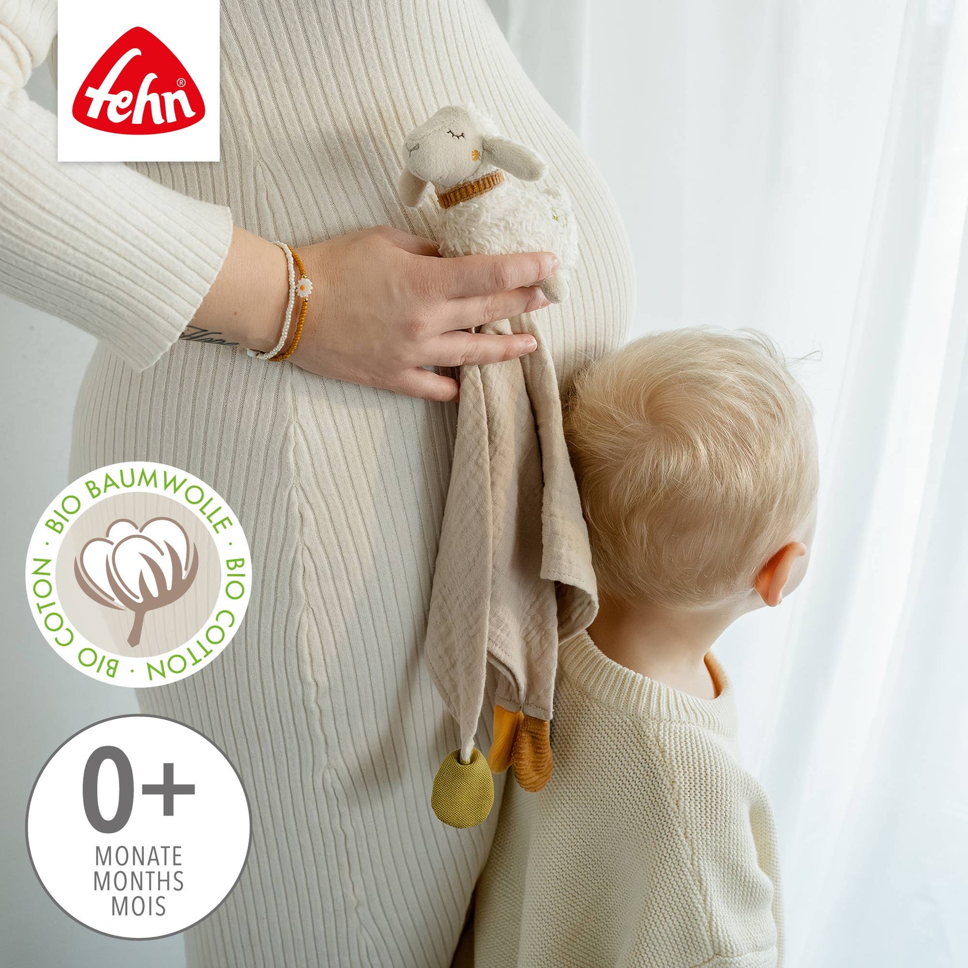 Soft beige koseklut i økologisk bomull med hvit sau i myk plush og gule dusker