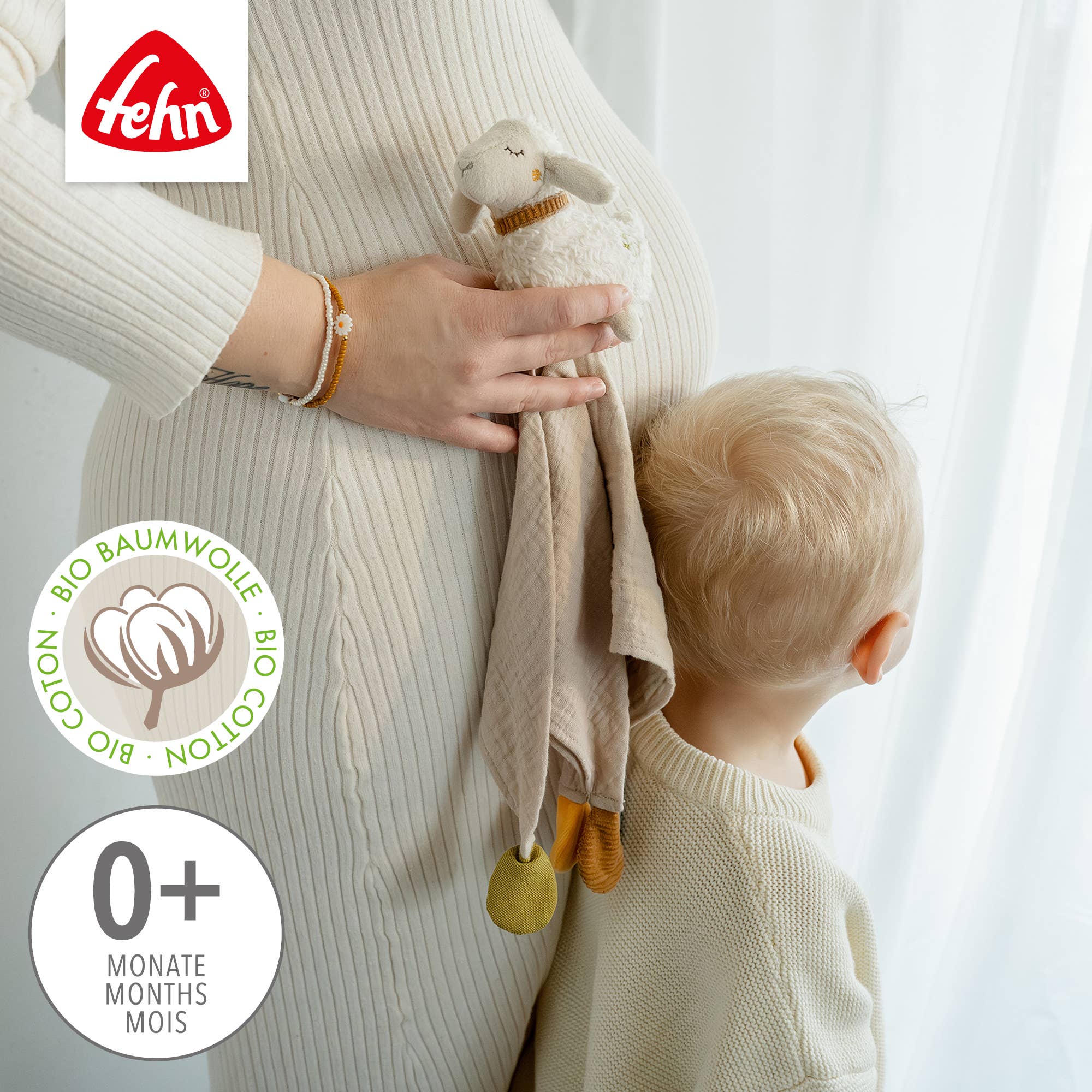 Soft beige koseklut i økologisk bomull med hvit sau i myk plush og gule dusker