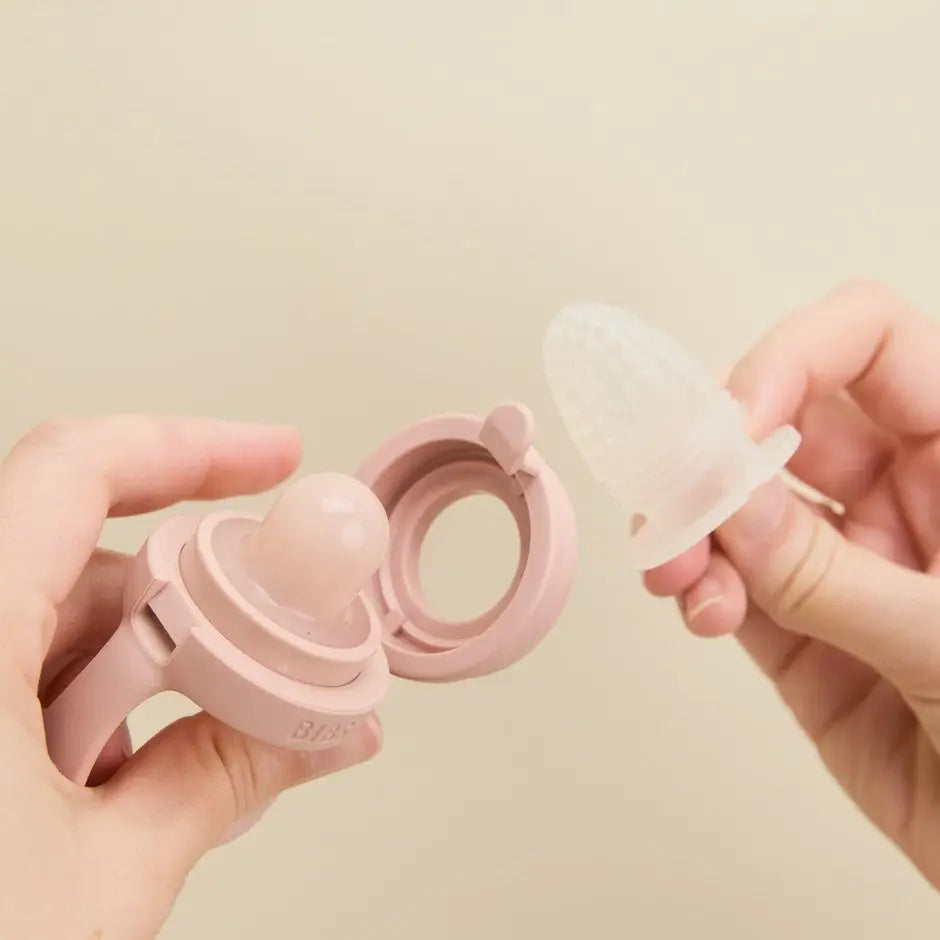Pink silikon baby matmokk med klar strukturert bitehette for baby utforske fast føde tryggt og enkelt