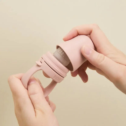 Pink silikon matsmokk med mykt rundet design og sikker låsemekanisme for baby utforske fast føde