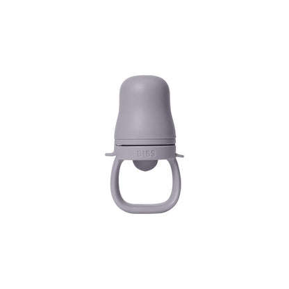 Matsmokk fossil grey baby utforske fast føde flaske i matt lavendel silikon med minimalistisk design og bibs logo