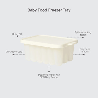 Praktisk fryseform i kremfarget silikon med lokk og sølbeskyttende design for babymatfrysing