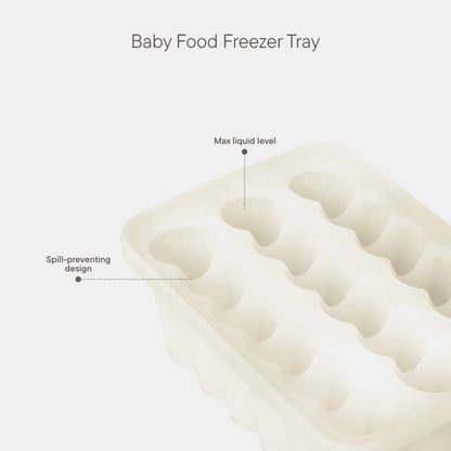 Off-white silikon frysebrett med runde, grunne rom og bølgete kant som en praktisk fryseform for babymat
