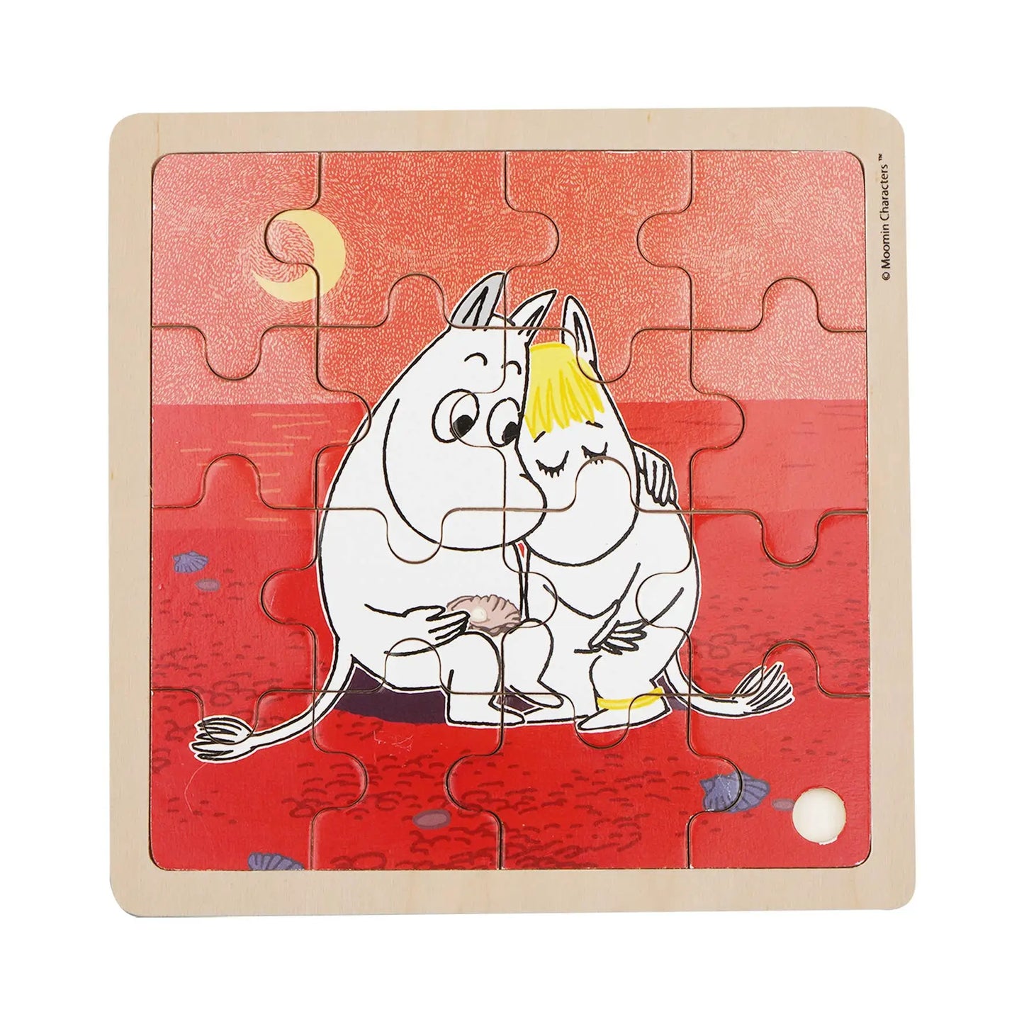 Robust trepuslespill med søtt mummi-motiv av to moomin-karakterer som omfavner på rød bakgrunn