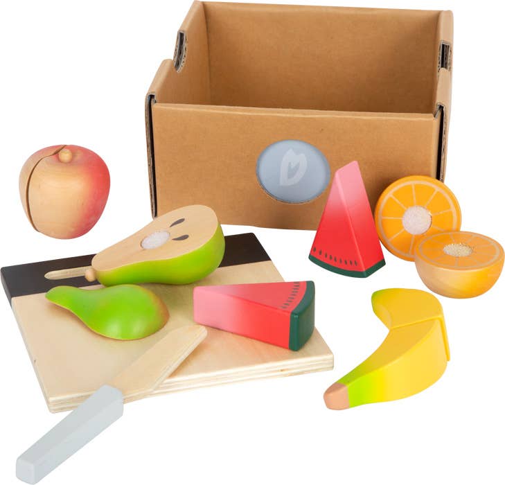 Trekniv fruktsett med lekemat i tre med fargerike eple, pære, vannmelon, appelsin og banan deler