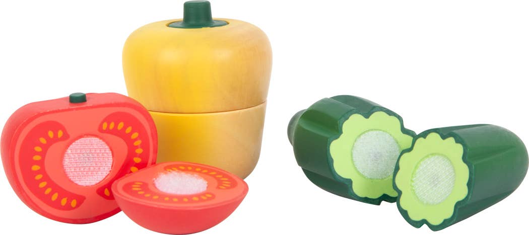 Wooden cuttable vegetable set fresh with spesielt realistisk lekemat featuring yellow bell pepper red tomato and green cucumber halves