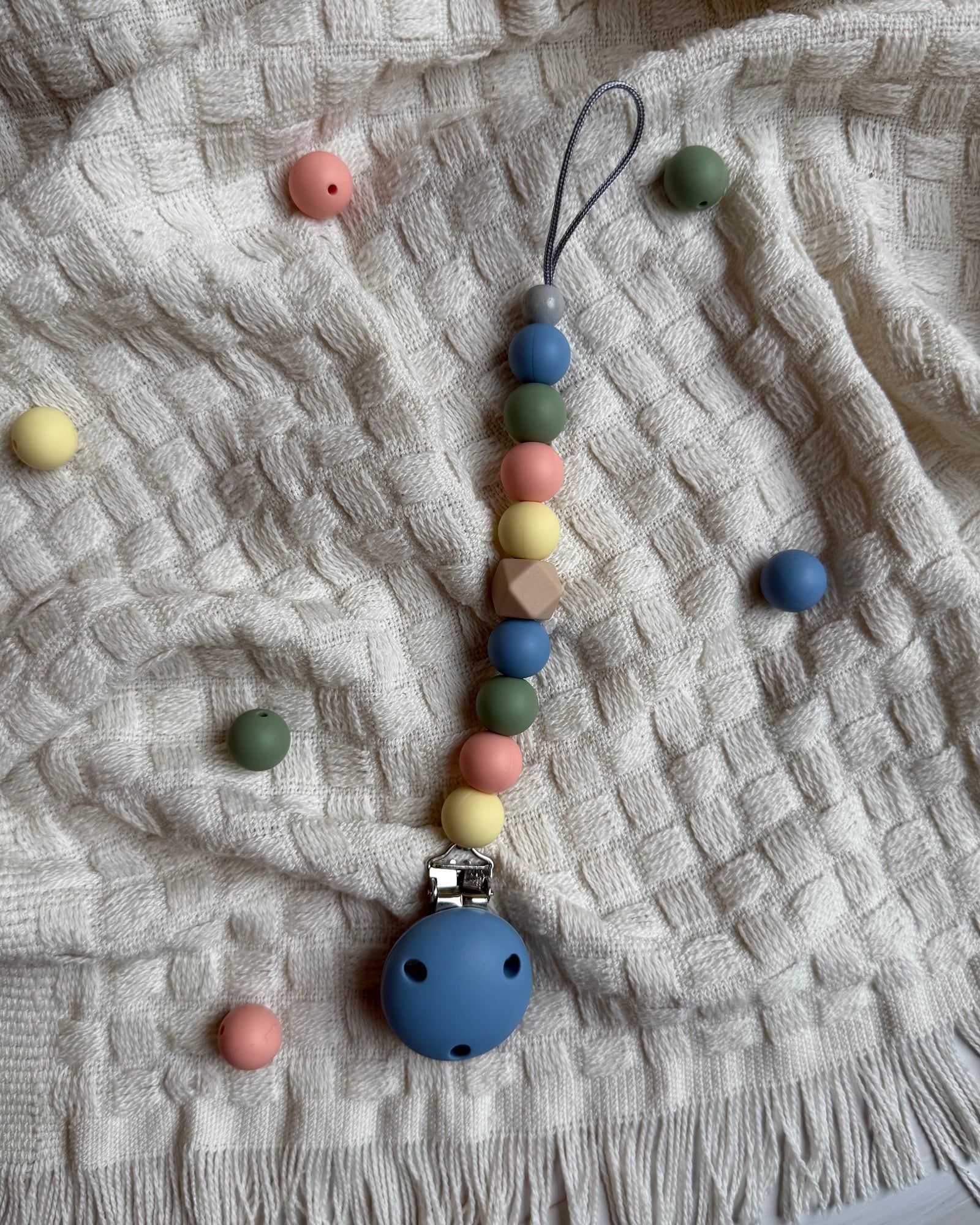 Pastellfarget bpa fri silikon holder smokken med matte perler og sølv metallklemme håndlaget smokkelenke sorbet